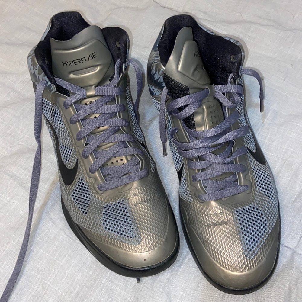 Nike. Mens tennis shoes. Size 12